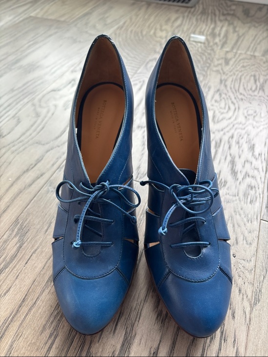 Bottega Veneta Shoes - Bottega Veneta Blue Leather Lace-Up Pointed-Toe Heels